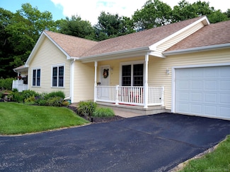 4 Bluebird Ln Unit 4, Dayville, CT 06241