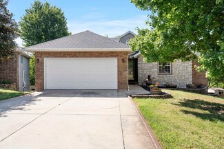 2122 W Melbourne Ct, Springfield, MO 65810