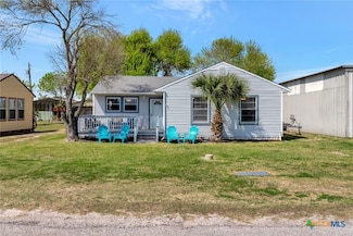 304 Polk Ave, Port Lavaca, TX 77979