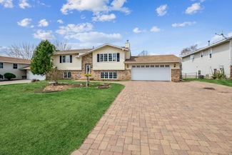 3013 Bartelmy Ln N, Maplewood, MN 55109