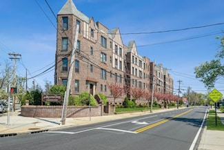 12 Hempstead Ave Unit 4D, Rockville Centre, NY 11570