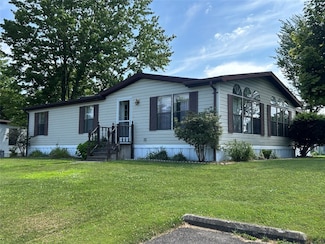 8205 Cloveridge Dr, Erie, PA 16509