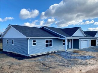 42 Rose Ln, Flat Rock, NC 28731