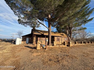 2024 S Rock Island St, TucuMcAri, NM 88401