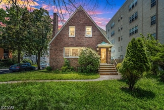 384 S Harrison St, East Orange, NJ 07018