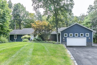 2 Romney Way, Cottekill, NY 12419