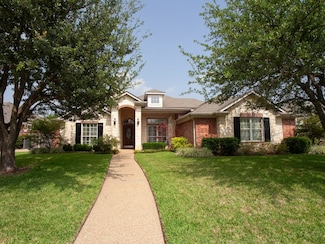 1104 Camden Ct, Woodway, TX 76712