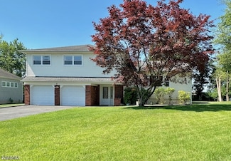 8 Sunset Dr, Whippany, NJ 07981