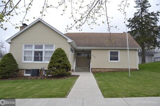 206 6th St, Gladbrook, IA 50635