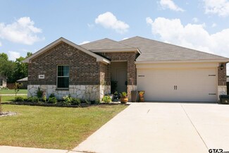 203 Parker Oaks Dr, Chandler, TX 75758