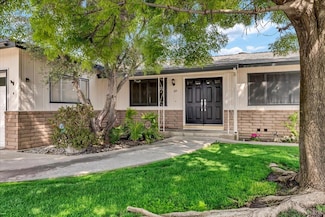 30 S Cambridge Dr, Lemoore, CA 93245