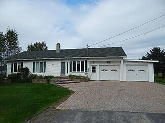 8 Winter Ave, Fort Kent, ME 04743