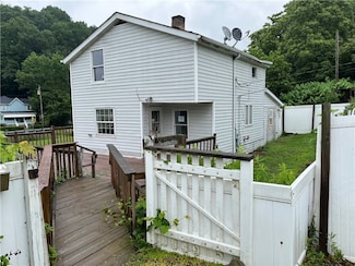 402 N 10th St, Apollo, PA 15613