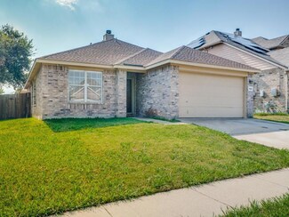 7402 Marsland Ln, Arlington, TX 76001