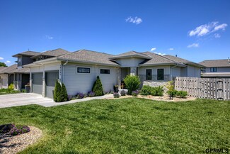 19202 Taylor Cir, Elkhorn, NE 68022