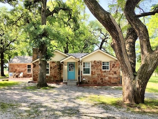 105 W 128th St, Perkins, OK 74059