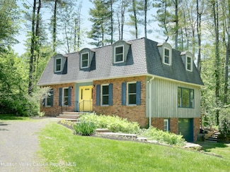 1315 Annandale Rd, Red Hook, NY 12571
