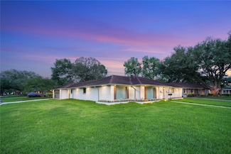 10011 Cliffwood Dr, Houston, TX 77035