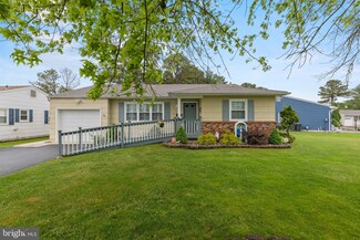 129 Edgewater Ct, Toms River, NJ 08757