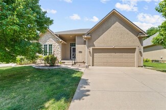 4720 Meadow View Dr, Shawnee, KS 66226