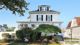 332 Berry St, Woodbridge, NJ 07095