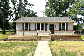 905 W Hays St, Keyesport, IL 62253