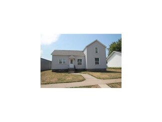 104 3rd St, van Horne, IA 52346
