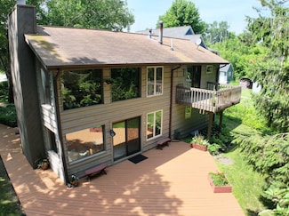 4992 Lake Bluff Rd, Port Washington, WI 53074