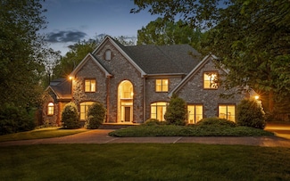 12 Mountain Orchard Path, Signal Mountain, TN 37377