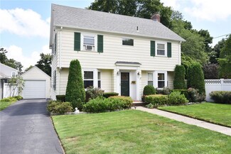 15 Homeland St, Johnston, RI 02919