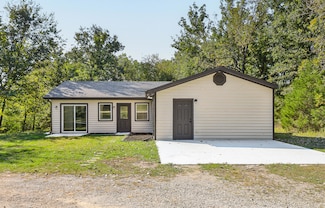 3820 N Royal Mountain Ln, Bolivar, MO 65613