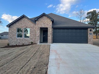 1501 Ridgefield Cir, Searcy, AR 72143