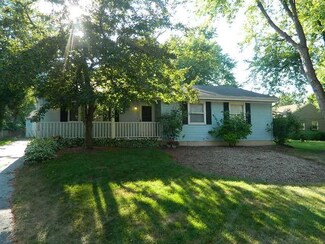 1203 S Broadway St, McHenry, IL 60050
