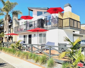 213 17th St Unit A, Huntington Beach, CA 92648