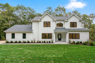 33 Delavan St, East Hampton, NY 11937