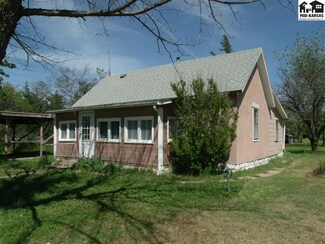 809 N Nutting St, Saint John, KS 67576
