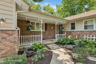 6121 Scott Ln, Crystal Lake, IL 60014