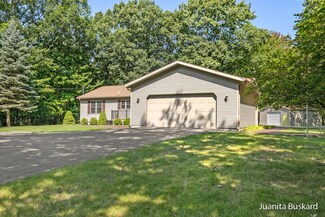 6586 W Dewey Rd, Ludington, MI 49431
