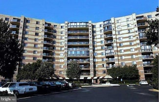 8350 Greensboro Dr Unit 220, McLean, VA 22102