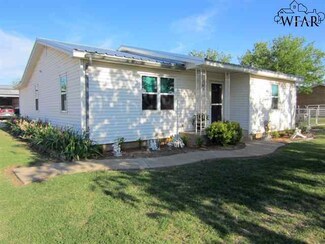 216 N Poplar St, Archer City, TX 76351