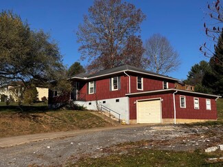 139 Spring St, Shady Spring, WV 25918