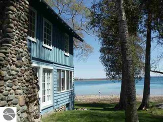 916 N Birchwood Dr, Northport, MI 49670