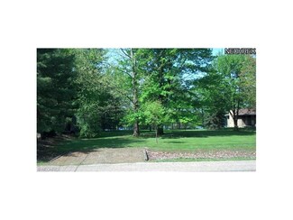 1539 Lake Crest Dr, Roaming Shores, OH 44084