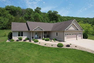9484 N Branch Rd SE, Chatfield, MN 55923