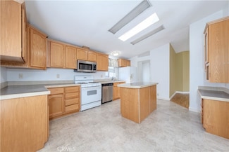 209 Road Runner Ln, Fountain Valley, CA 92708