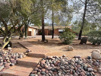 8020 N La Oesta Ave, Tucson, AZ 85704