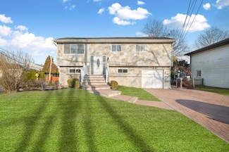 2515 S Seamans Neck Rd, Seaford, NY 11783