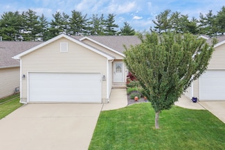 1015 Wartburg Dr, Bloomington, IL 61704