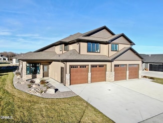 922 Collective Ln, Bismarck, ND 58503
