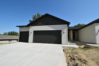 2031 E 20th St, Zumbrota, MN 55992
